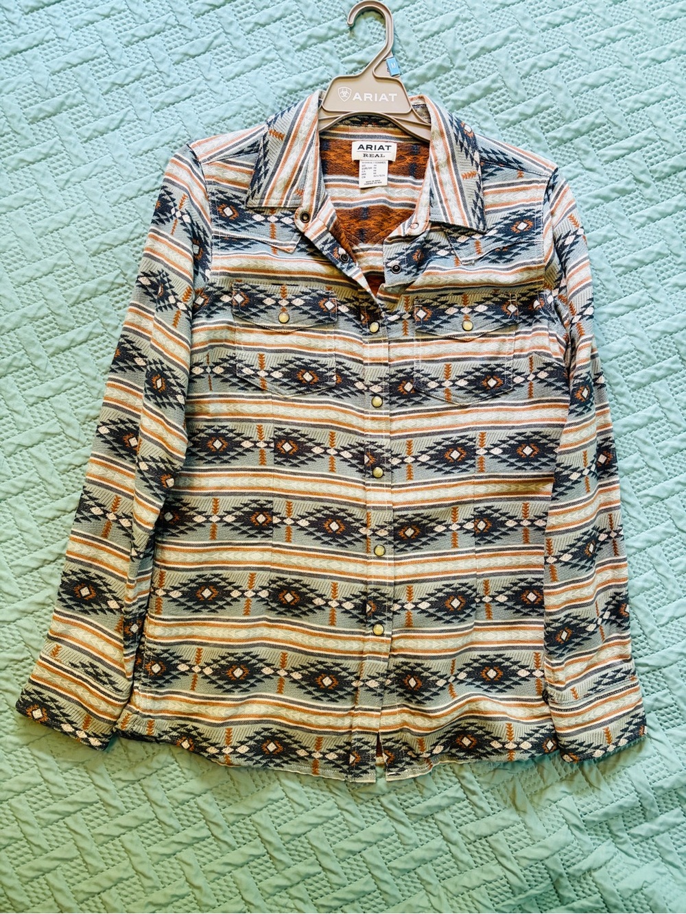 ARIAT WOMEN'S SOUTHWESTERN STRIPE PRINT LONG SLEEVE SNAP CREEKSIDE WESTERN SHIRT